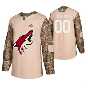 Arizona-Coyotes-Tilpasset-Troeje-Camo-Veterans-Day-Practice