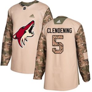 Maend-NHL-Arizona-Coyotes-Troeje-Adam-Clendening-5-Authentic-Camo-Veterans-Day-Practice