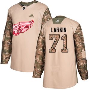 Maend-NHL-Detroit-Red-Wings-Troeje-Dylan-Larkin-71-Authentic-Camo-Veterans-Day-Practice