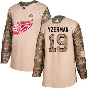 Maend-NHL-Detroit-Red-Wings-Troeje-Steve-Yzerman-19-Authentic-Camo-Veterans-Day-Practice