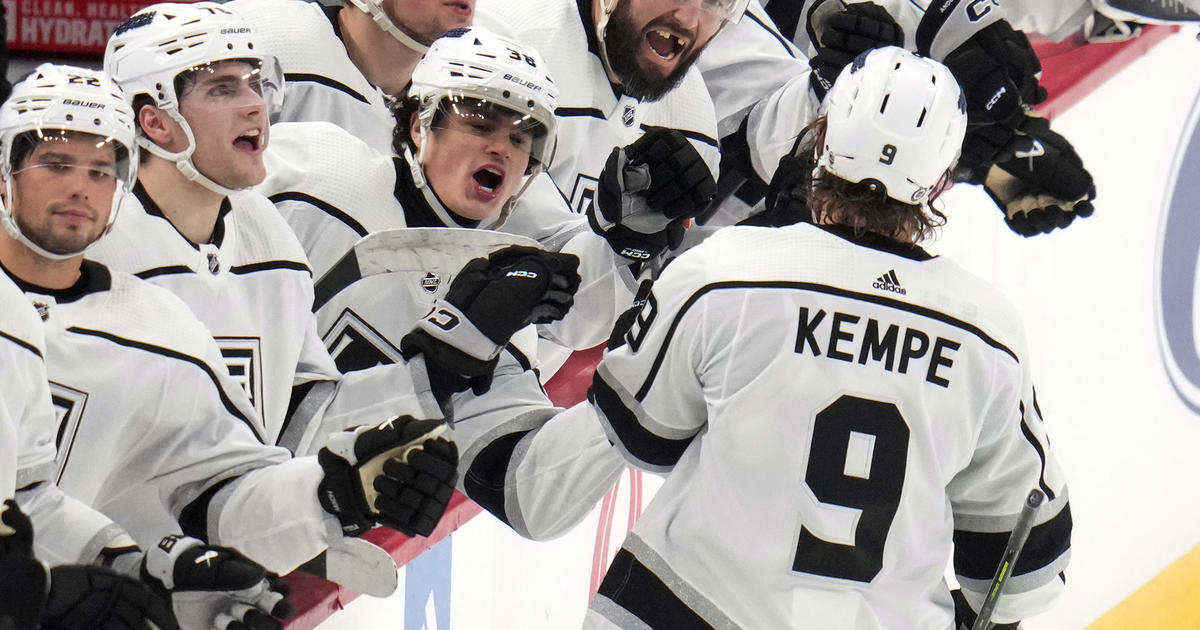 Adrian Kempe fordobler for at hjælpe Los Angeles Kings med at slå Pittsburgh Penguins