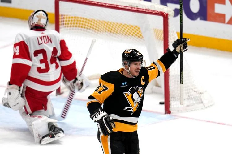 Crosby har det godt, hjælper Penguins med at slå Red Wings